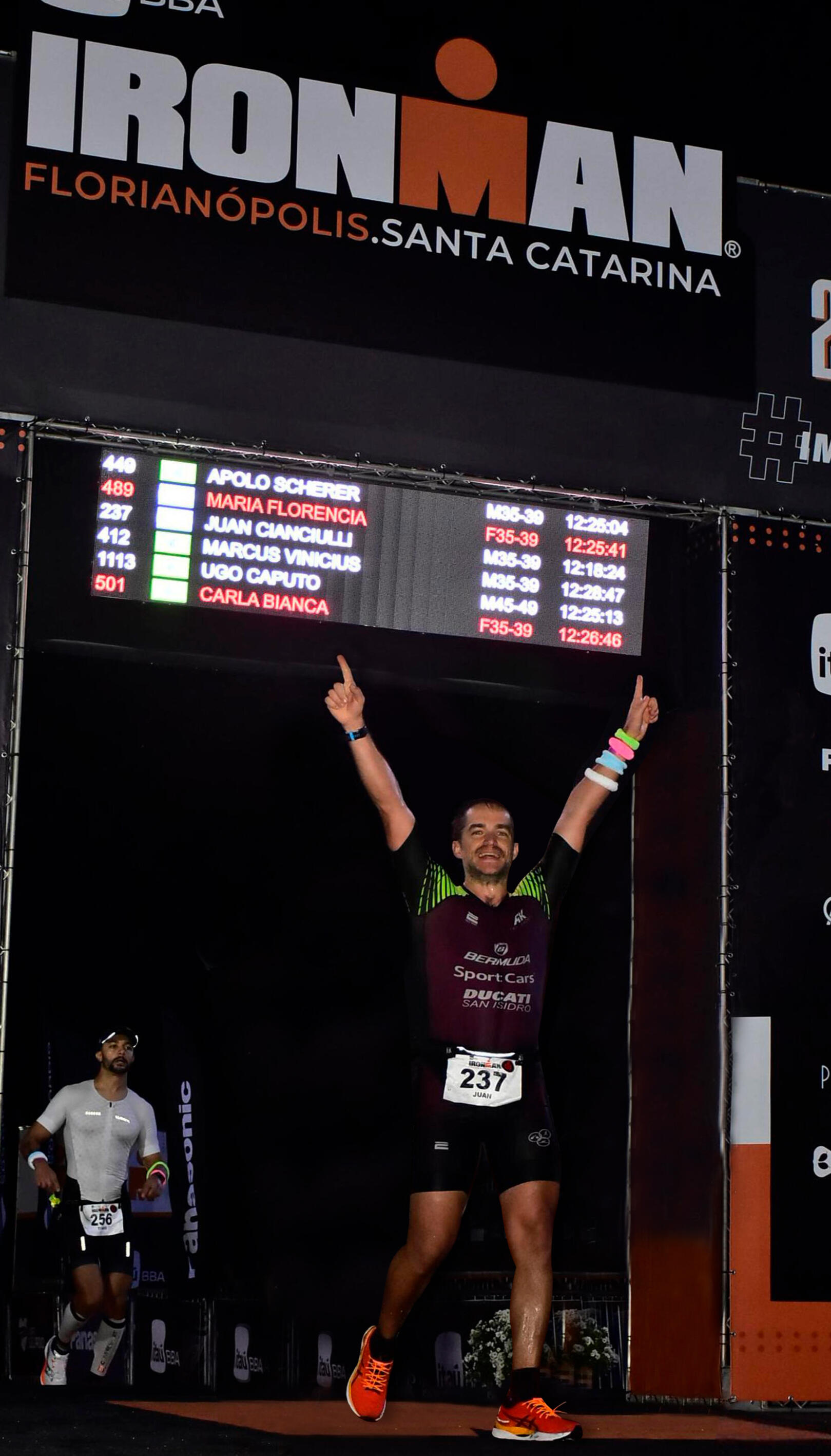 Entrenás conmigo. No con una app.